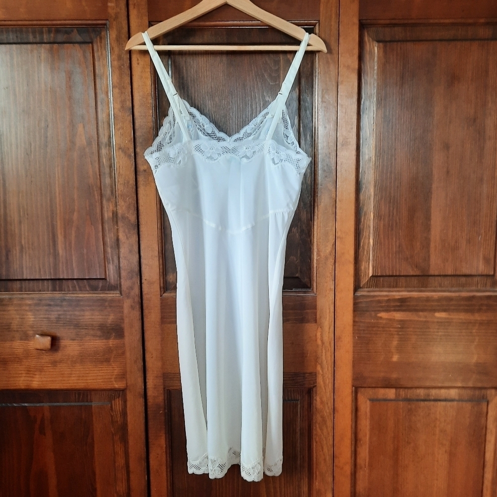 Vintage Lady Lynne White Satin Floral Embroidered Lace Trimmed Midi Slip Size S - Picture 8 of 10